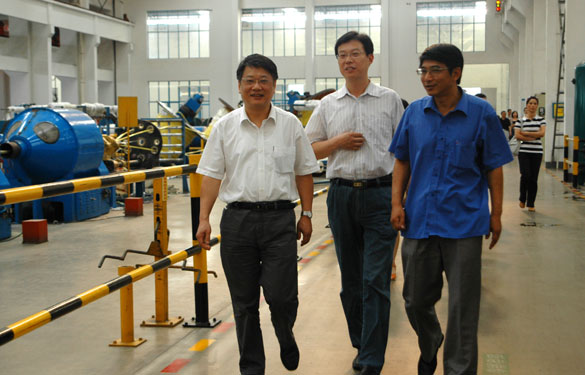 江苏省经信委企业生长服务随处长陈冈一行来cq9电子官网入口集团考察指导