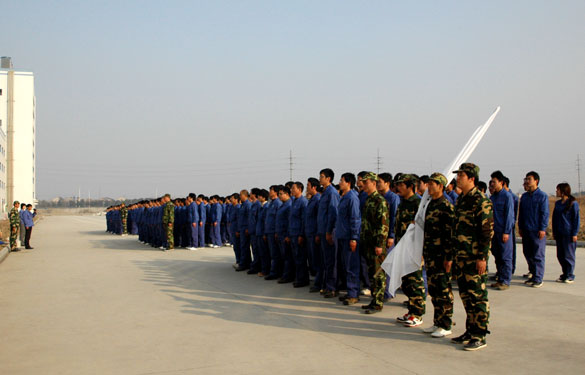 cq9电子官网入口2011年新员工军训落下帷幕