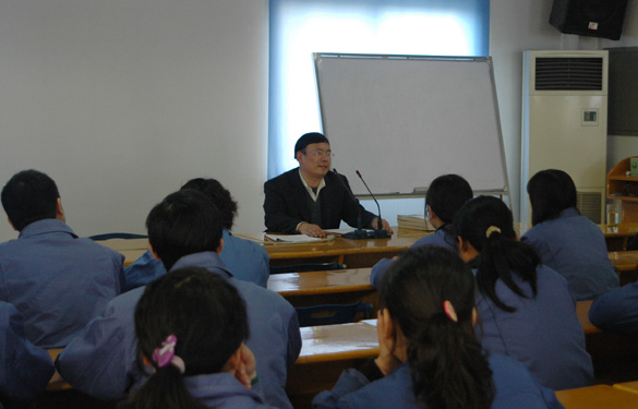 cq9电子官网入口集团特邀《常州日报》溧阳站站长李金堂来公司授课