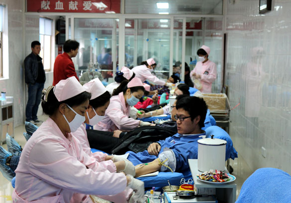 cq9电子官网入口集团组织员工无偿献血“为雅安祈福”