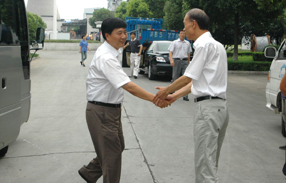 溧阳市市长盛建良一行来cq9电子官网入口集团慰问一线员工