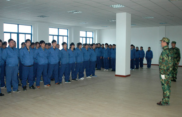 cq9电子官网入口2012年新员工军训落下帷幕