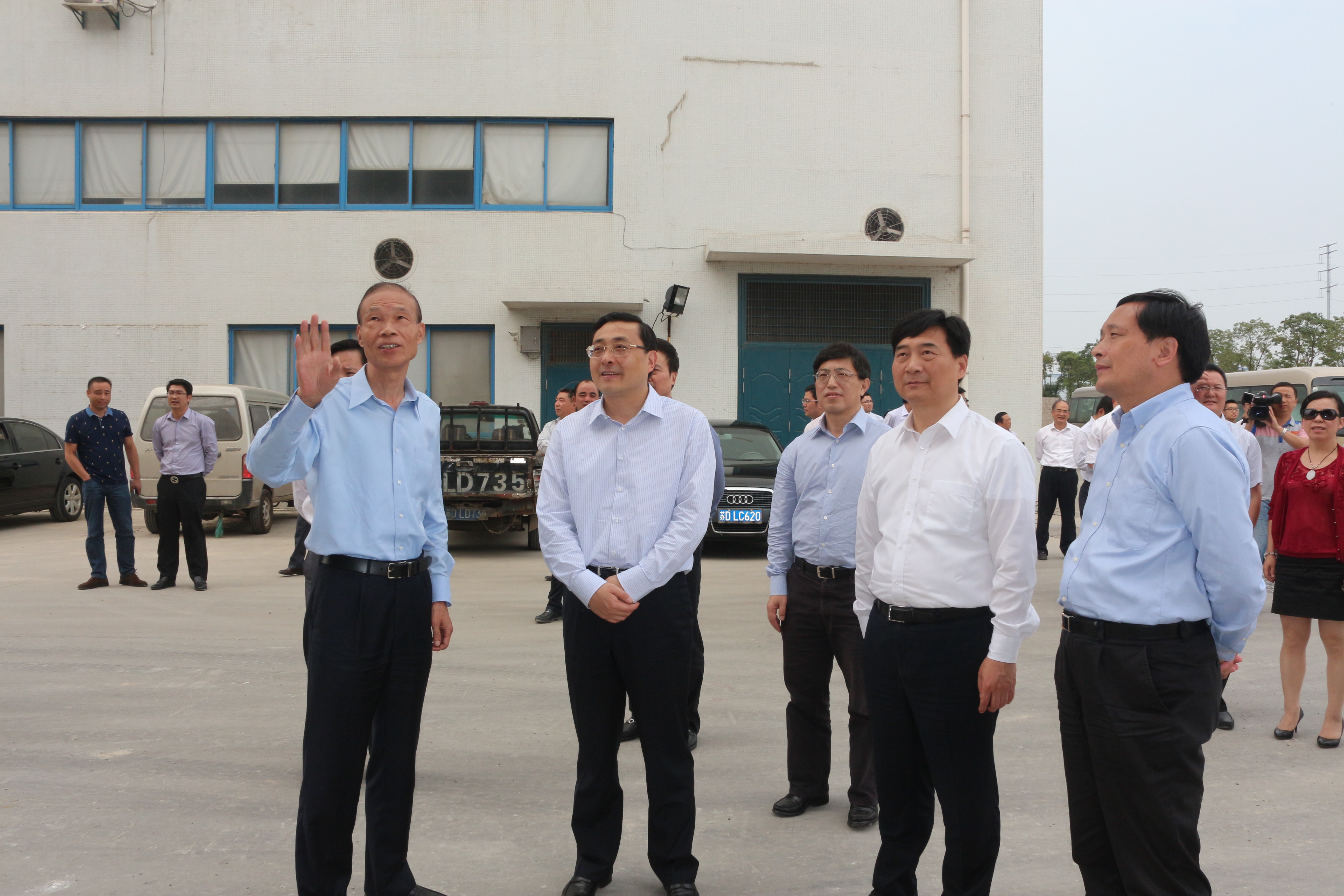 10月10日，，，，，，，，常州市市长费高云一行来cq9电子官网入口电缆督查西厂区三期工程建设情形