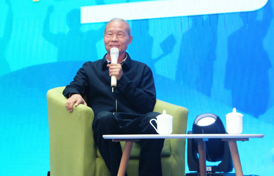 受邀加入“青蓝接力”工程启动仪式，，，，，丁山华寄语青年企业家： 勤劳、专一、实干