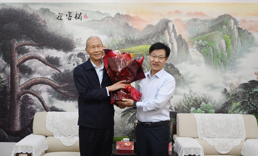 溧阳市委书记叶明华来cq9电子官网入口慰问“江苏省优异企业家”丁山华